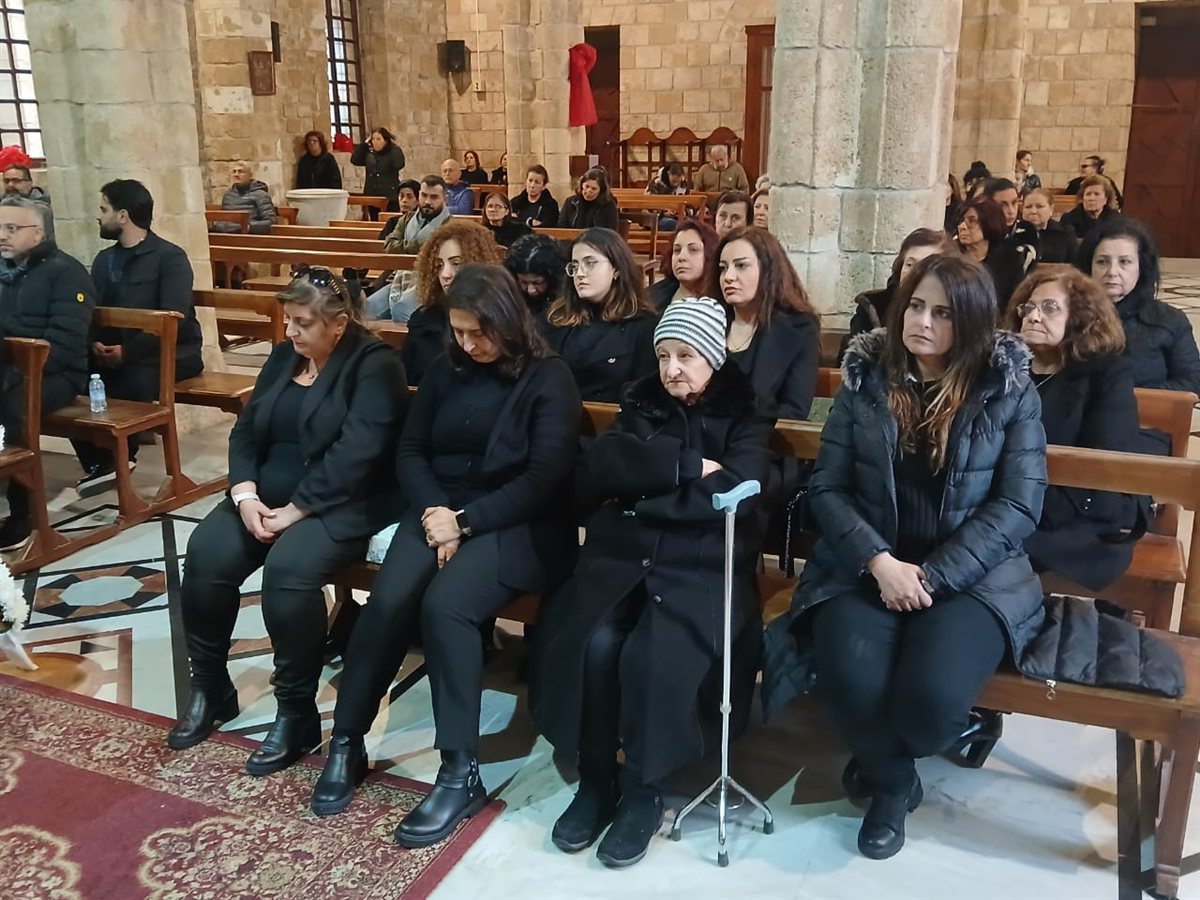 بالصور: تشييع المرحومة السيدة ليلى شماس في مدينة صور