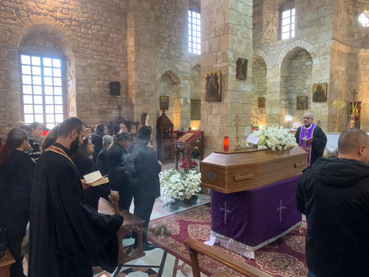 بالصور: تشييع المرحومة السيدة ليلى شماس في مدينة صور