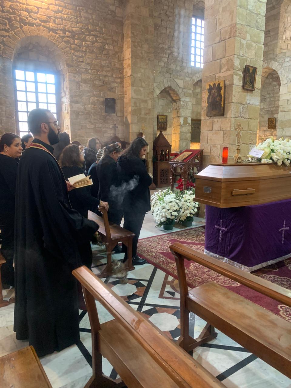 بالصور: تشييع المرحومة السيدة ليلى شماس في مدينة صور