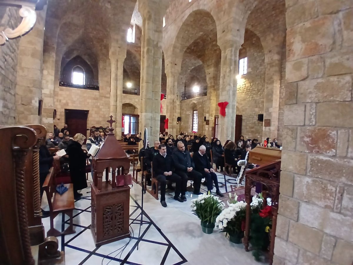 بالصور: تشييع المرحومة السيدة ليلى شماس في مدينة صور