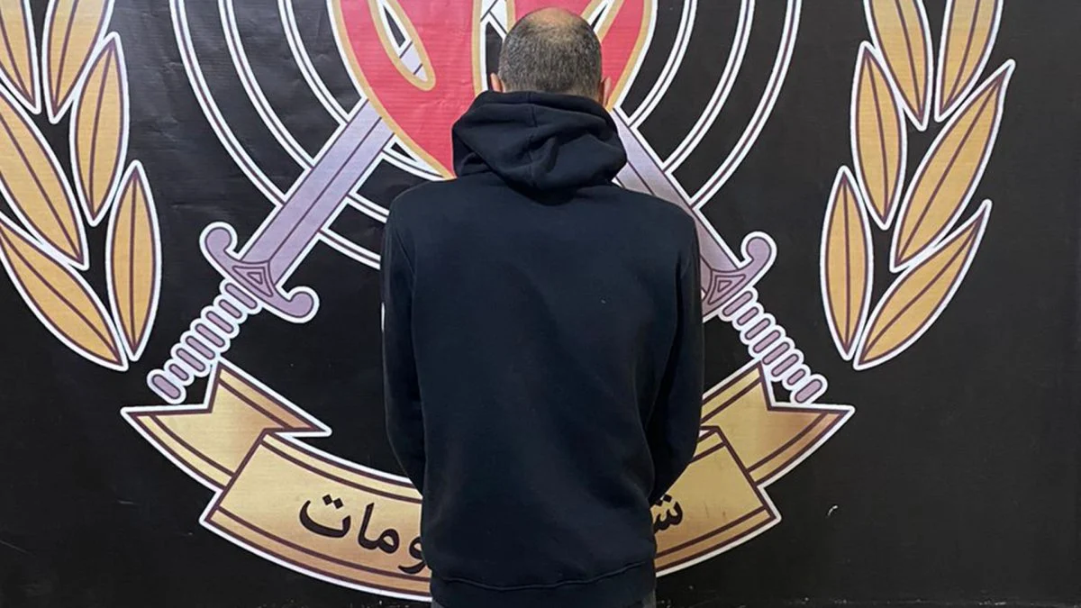 خيانة داخل البيت... سائق يسرق صاحب عمله على مدى أسابيع