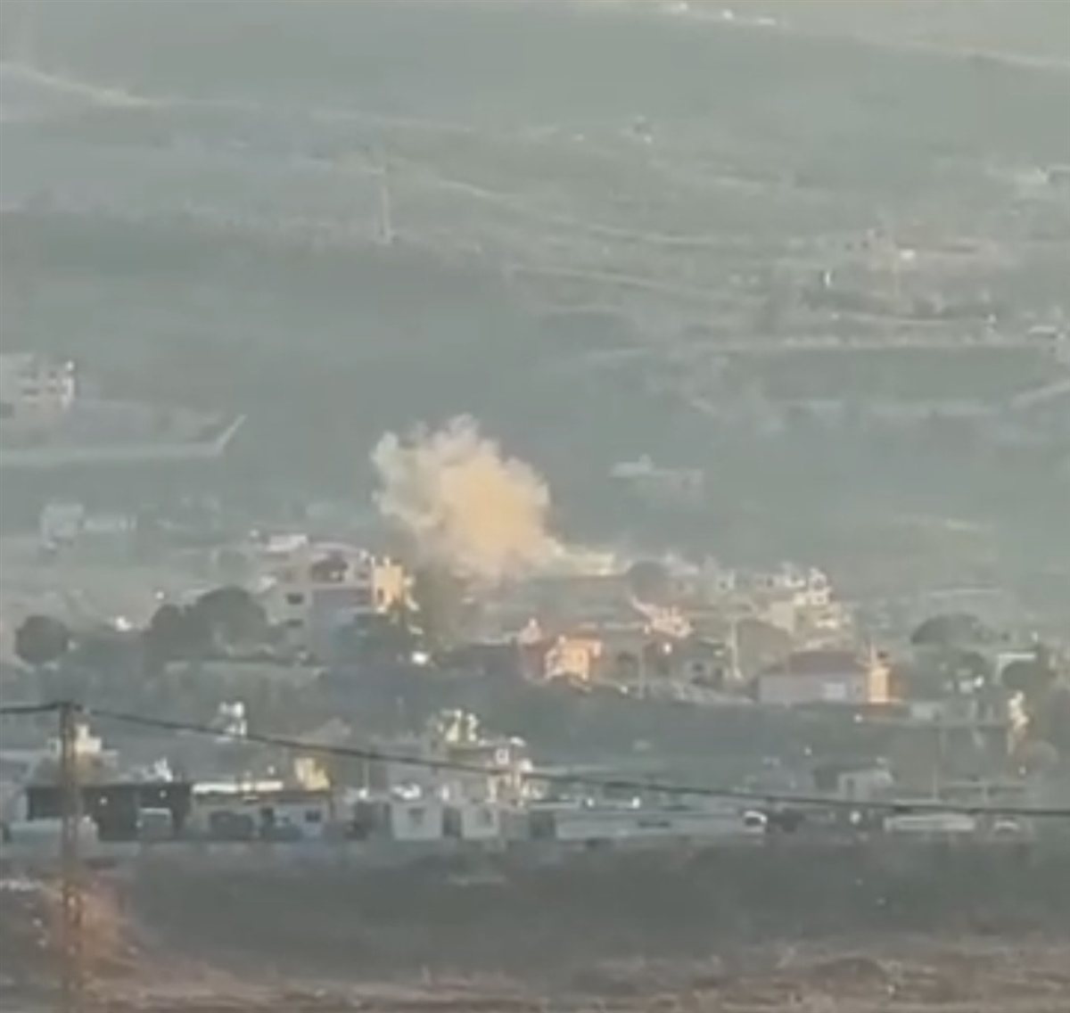 غارات من الطيران الحربي على الأماكن المهددة في سحمر في البقاع الغربي