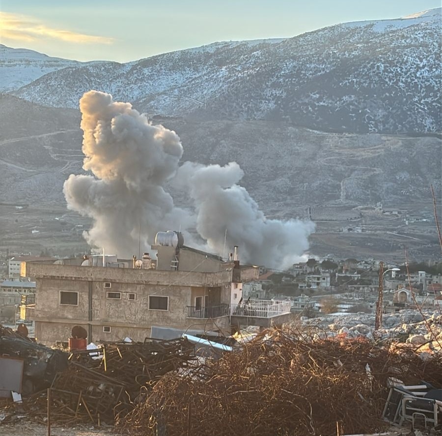 غارات من الطيران الحربي على الأماكن المهددة في سحمر في البقاع الغربي