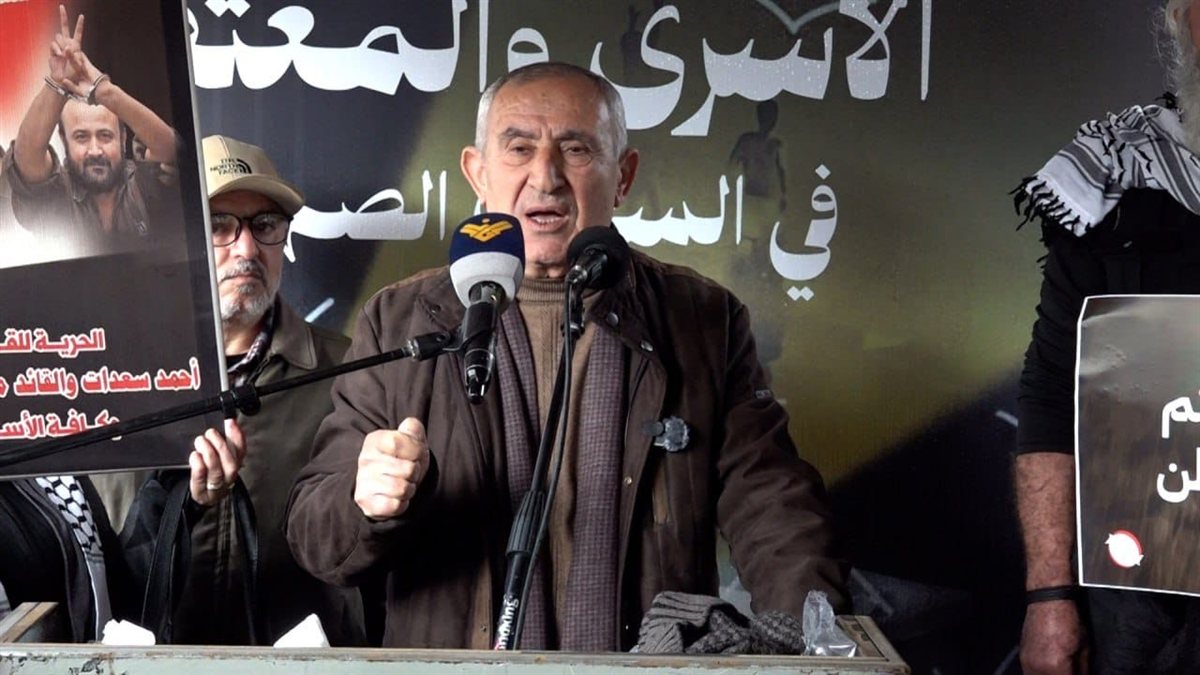 وقفة تضامنية في مدينة النبطية مع الأسرى في سجون الإحتلال ..