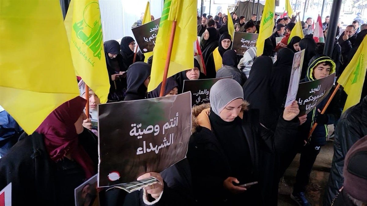 وقفة تضامنية في مدينة النبطية مع الأسرى في سجون الإحتلال ..