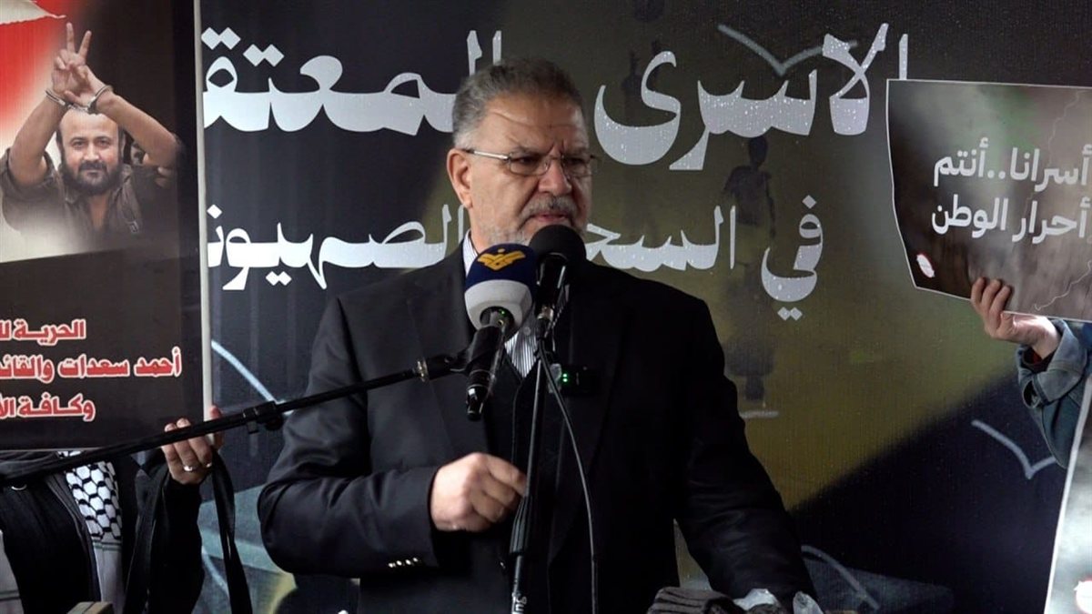 وقفة تضامنية في مدينة النبطية مع الأسرى في سجون الإحتلال ..