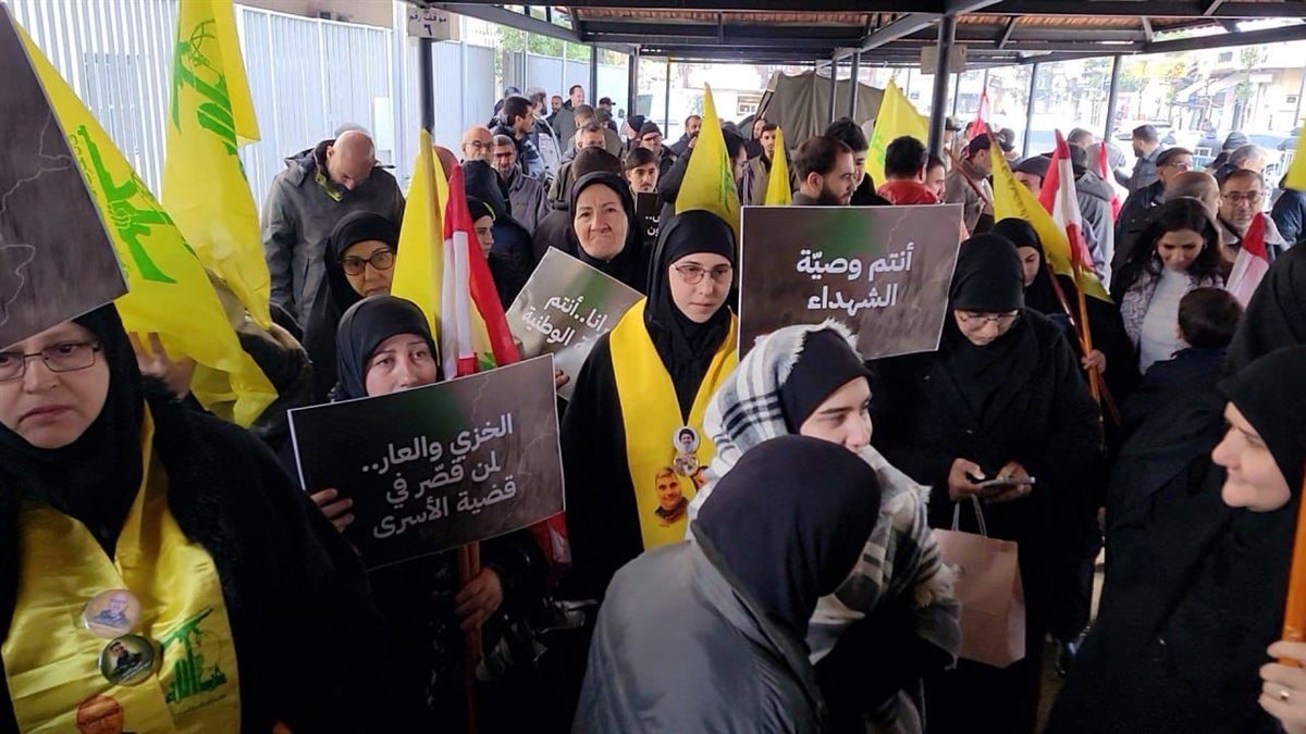 وقفة تضامنية في مدينة النبطية مع الأسرى في سجون الإحتلال ..