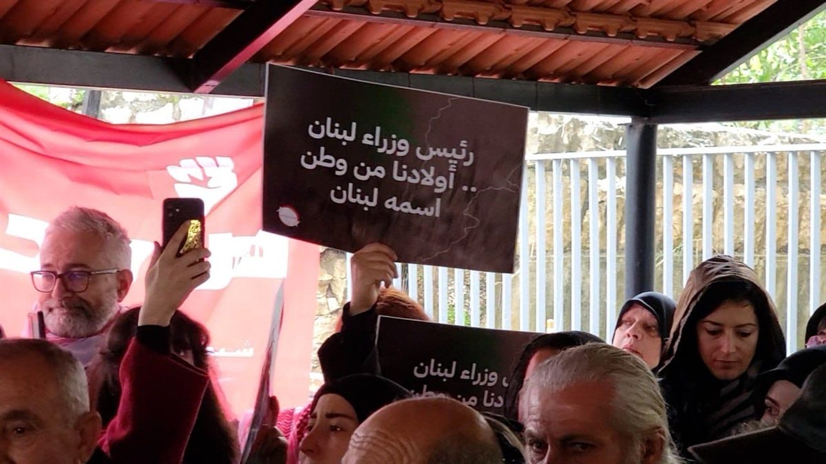 وقفة تضامنية في مدينة النبطية مع الأسرى في سجون الإحتلال ..