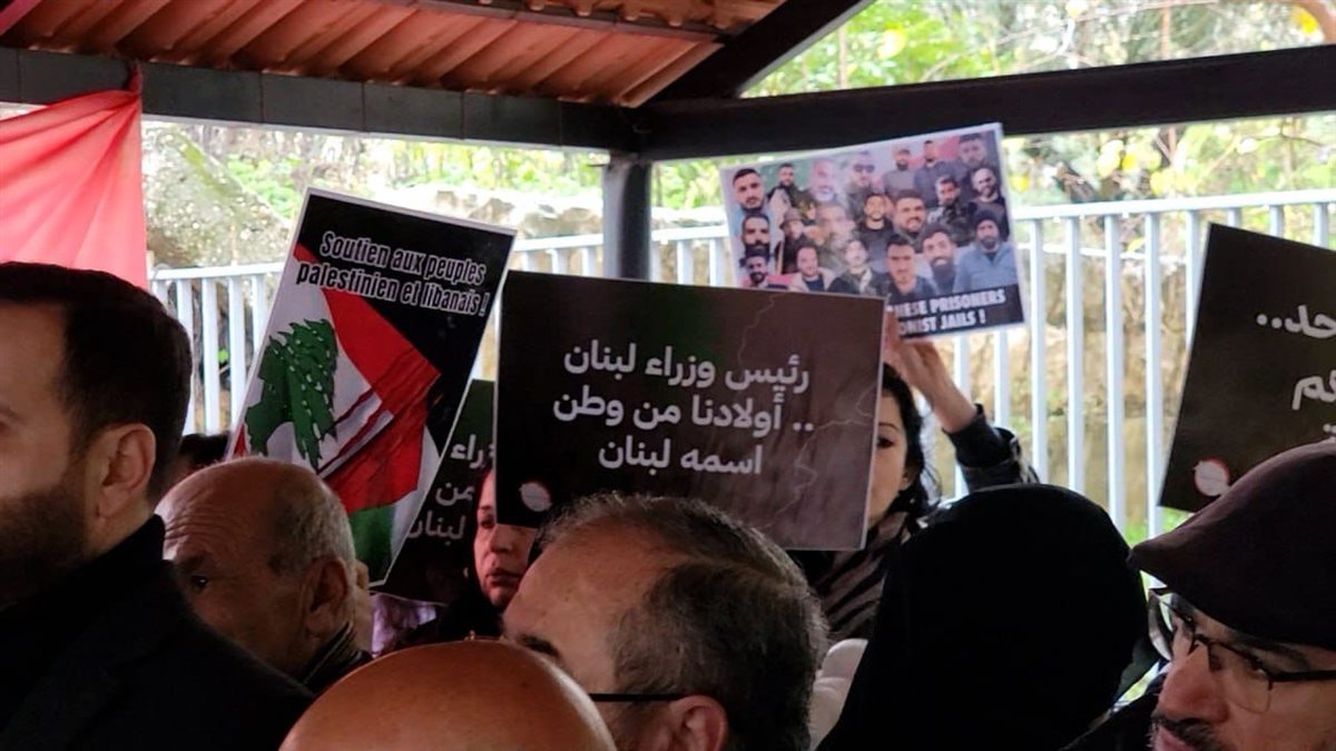 وقفة تضامنية في مدينة النبطية مع الأسرى في سجون الإحتلال ..