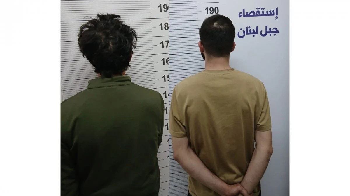 قوى الأمن توقف شخصين بتهمة ترويج المخدرات (الصورة داخل الخبر)