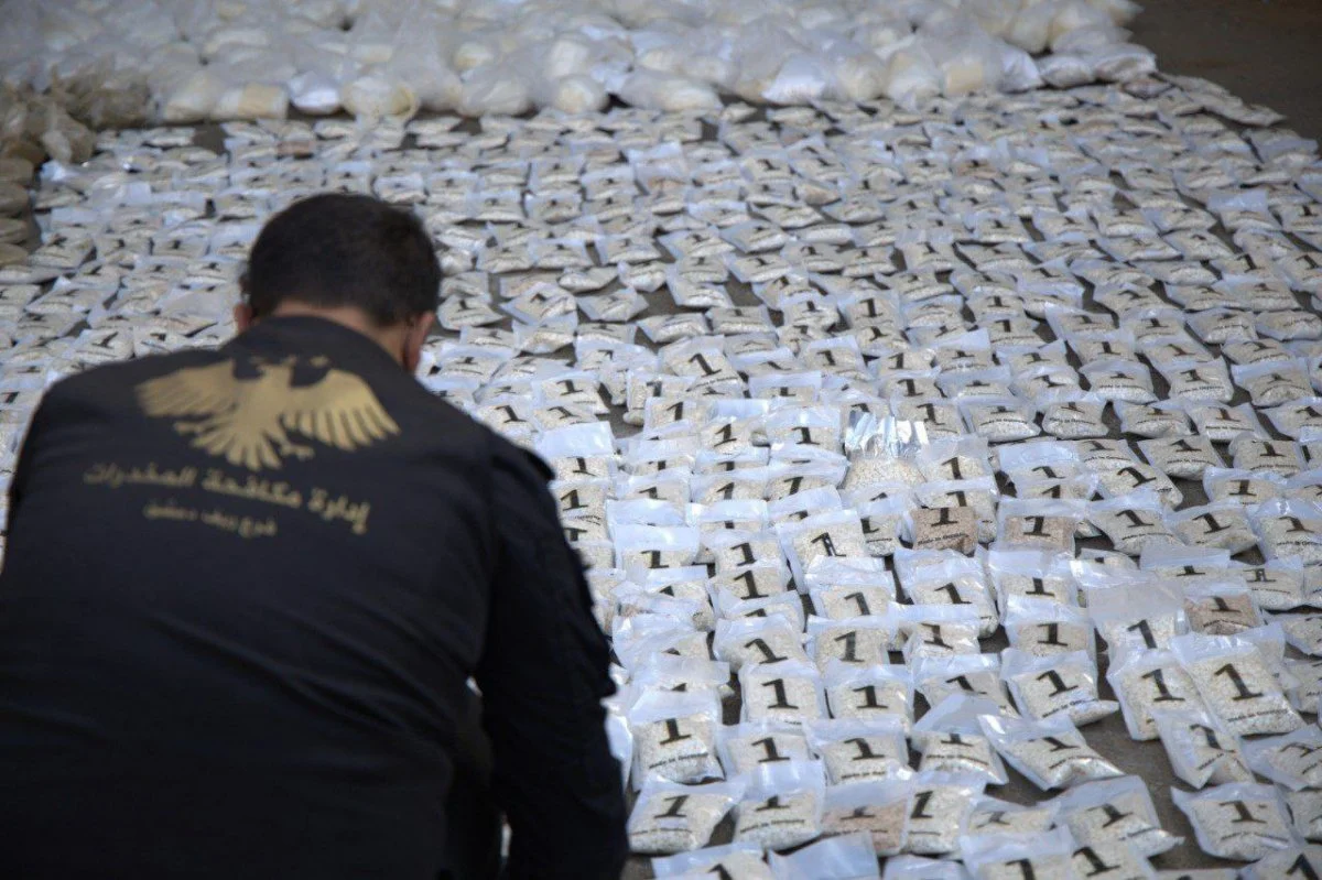 سوريا تحبط تهريب شحنة ضخمة من المخدرات عبر الحدود اللبنانية