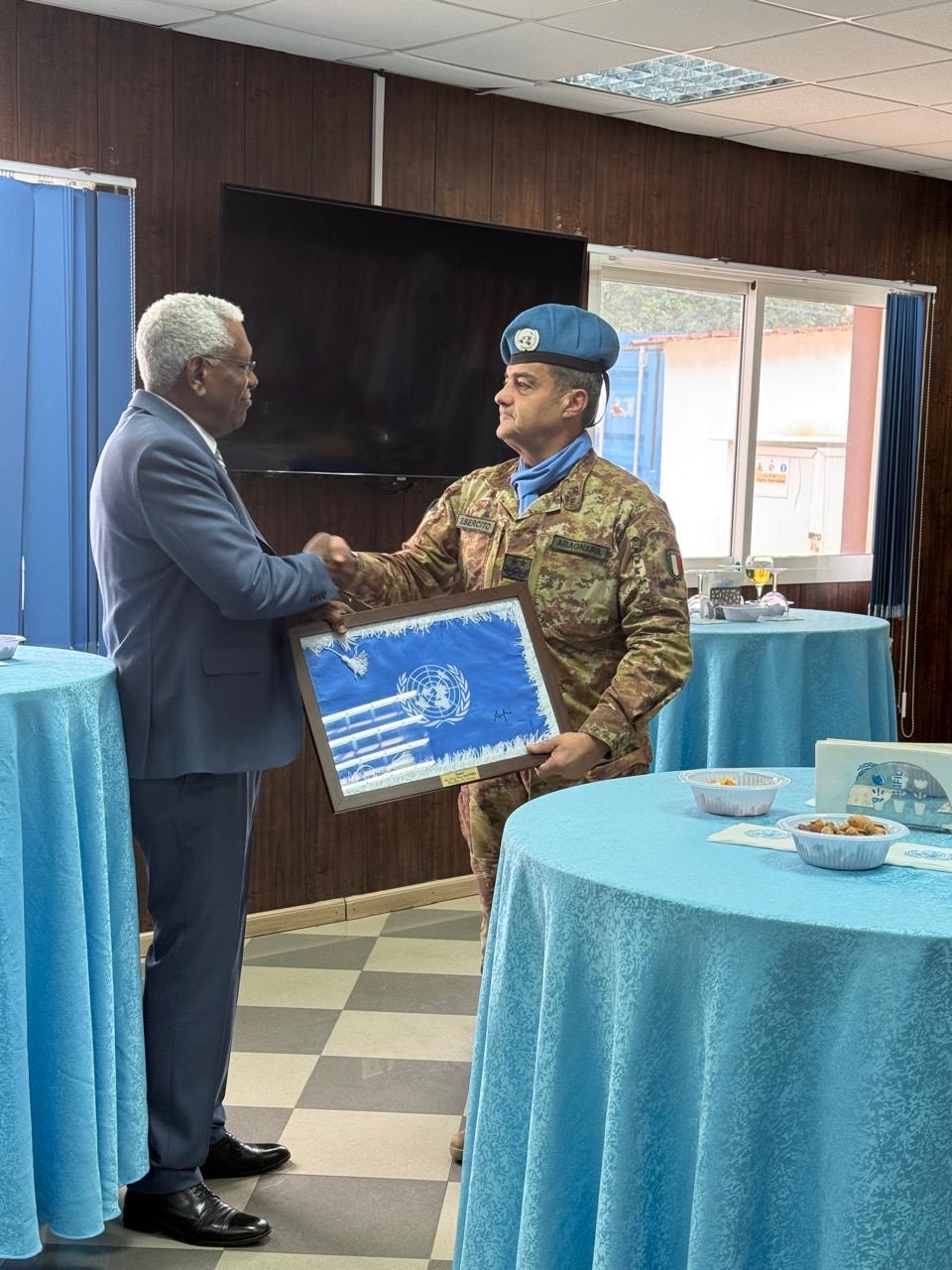 اليونيفيل تكرم الباقر آدم في مأدبة وداعية بعد مسيرة حافلة في خدمة السلام