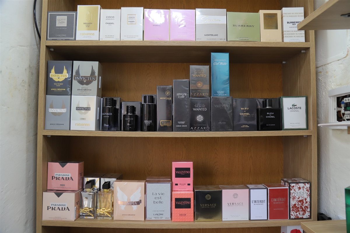 عند فقيه للعطورات - Fakih Perfume الجودة بتحكي عن حالها: تشكيلة من العطورات التركية والخليجية