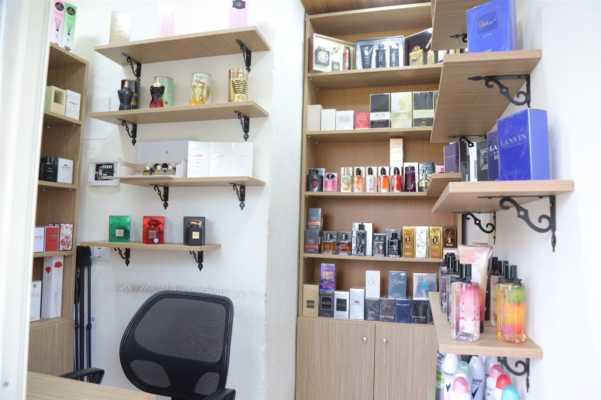 عند فقيه للعطورات - Fakih Perfume الجودة بتحكي عن حالها: تشكيلة من العطورات التركية والخليجية