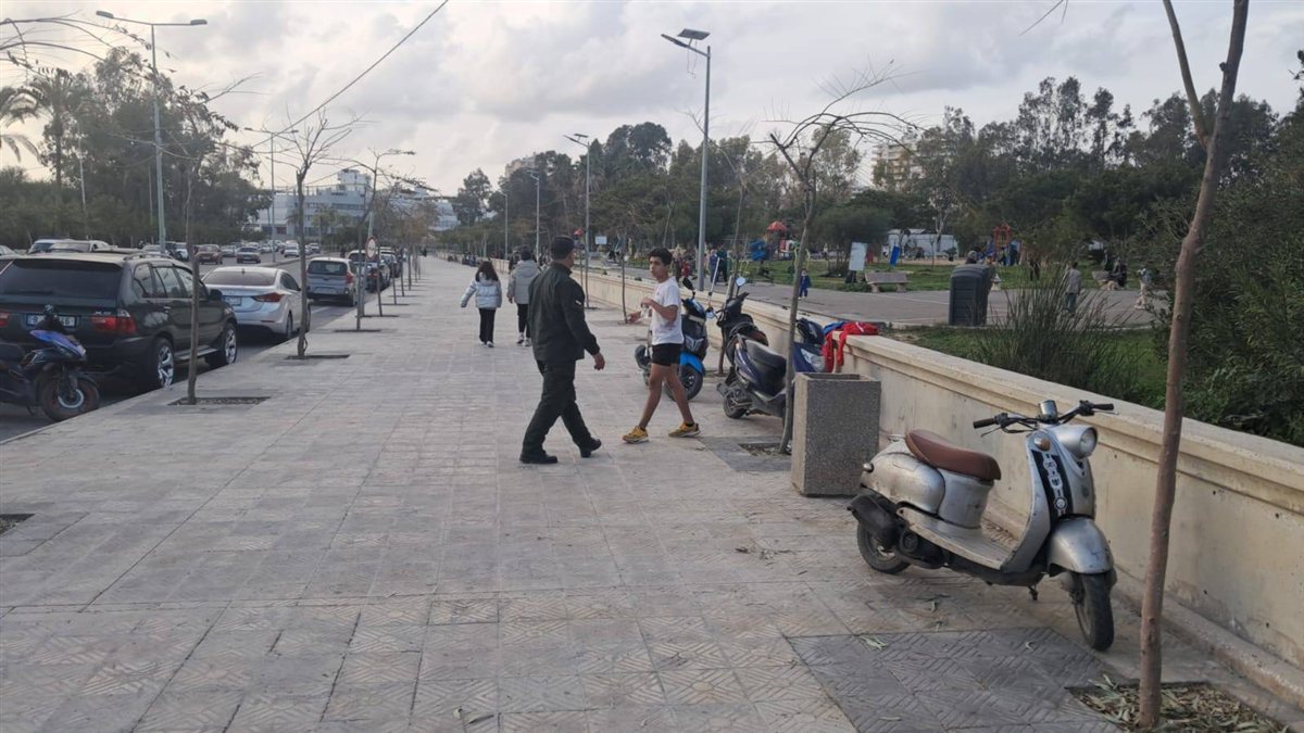 حملة في صور لضبط المخالفات وحجز دراجات نارية وسيارات