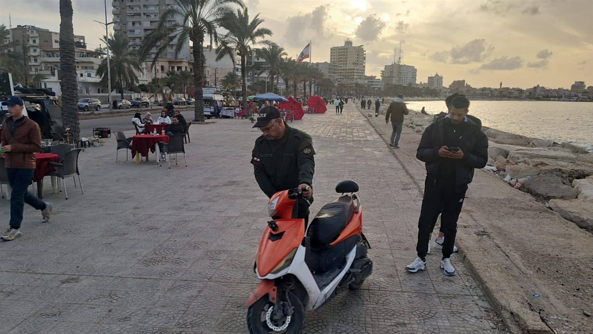 حملة في صور لضبط المخالفات وحجز دراجات نارية وسيارات