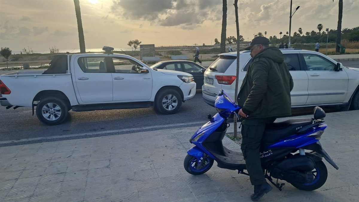 حملة في صور لضبط المخالفات وحجز دراجات نارية وسيارات