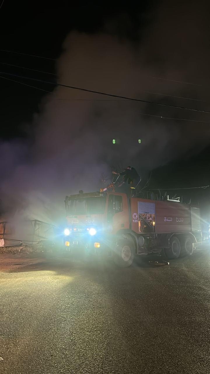 حريق ضخم في خيم يسكنها نازحون سوريون قرب مركز باسل الاسد الثقافي في صور