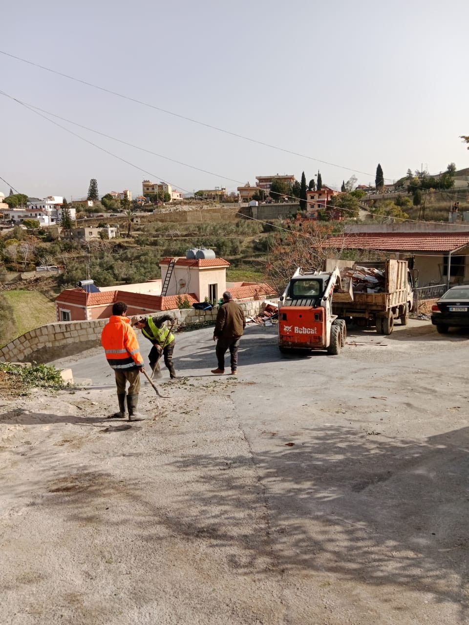 بلدية الكفور تواصل معالجة أضرار العدوان الإسرائيلي وتأمين مساكن بديلة للمتضررين