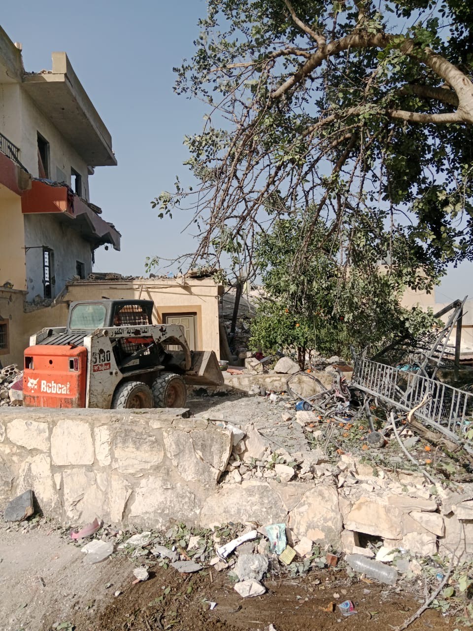 بلدية الكفور تواصل معالجة أضرار العدوان الإسرائيلي وتأمين مساكن بديلة للمتضررين