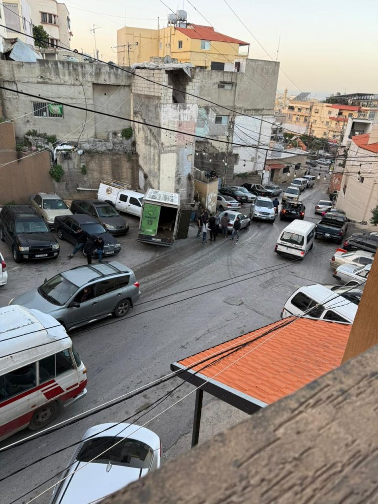 جنوبا: شجاعة سائق تمنع كارثة.. بيك أب يصطدم بـ4 سيارات لإنقاذ طفلة! (صور)