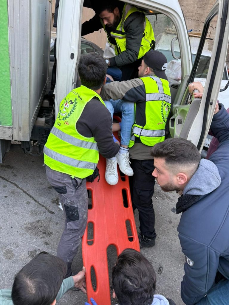 جنوبا: شجاعة سائق تمنع كارثة.. بيك أب يصطدم بـ4 سيارات لإنقاذ طفلة! (صور)