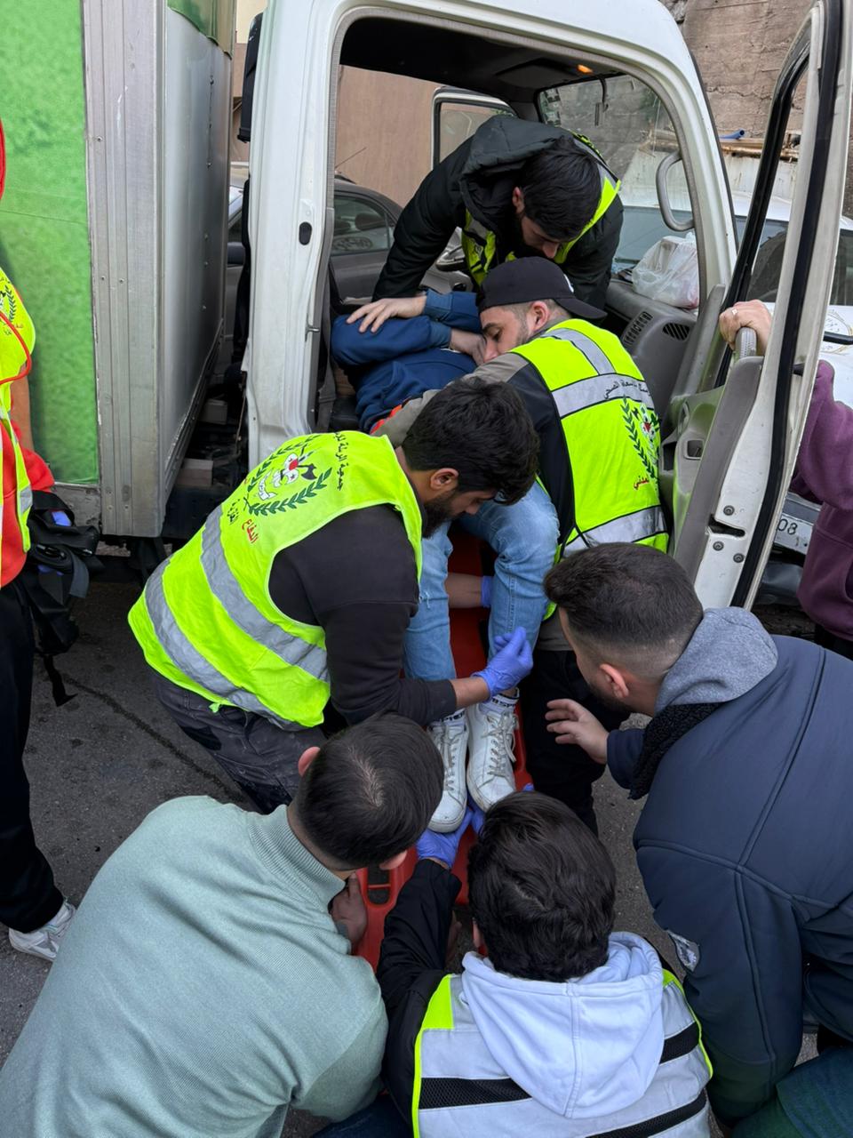 جنوبا: شجاعة سائق تمنع كارثة.. بيك أب يصطدم بـ4 سيارات لإنقاذ طفلة! (صور)