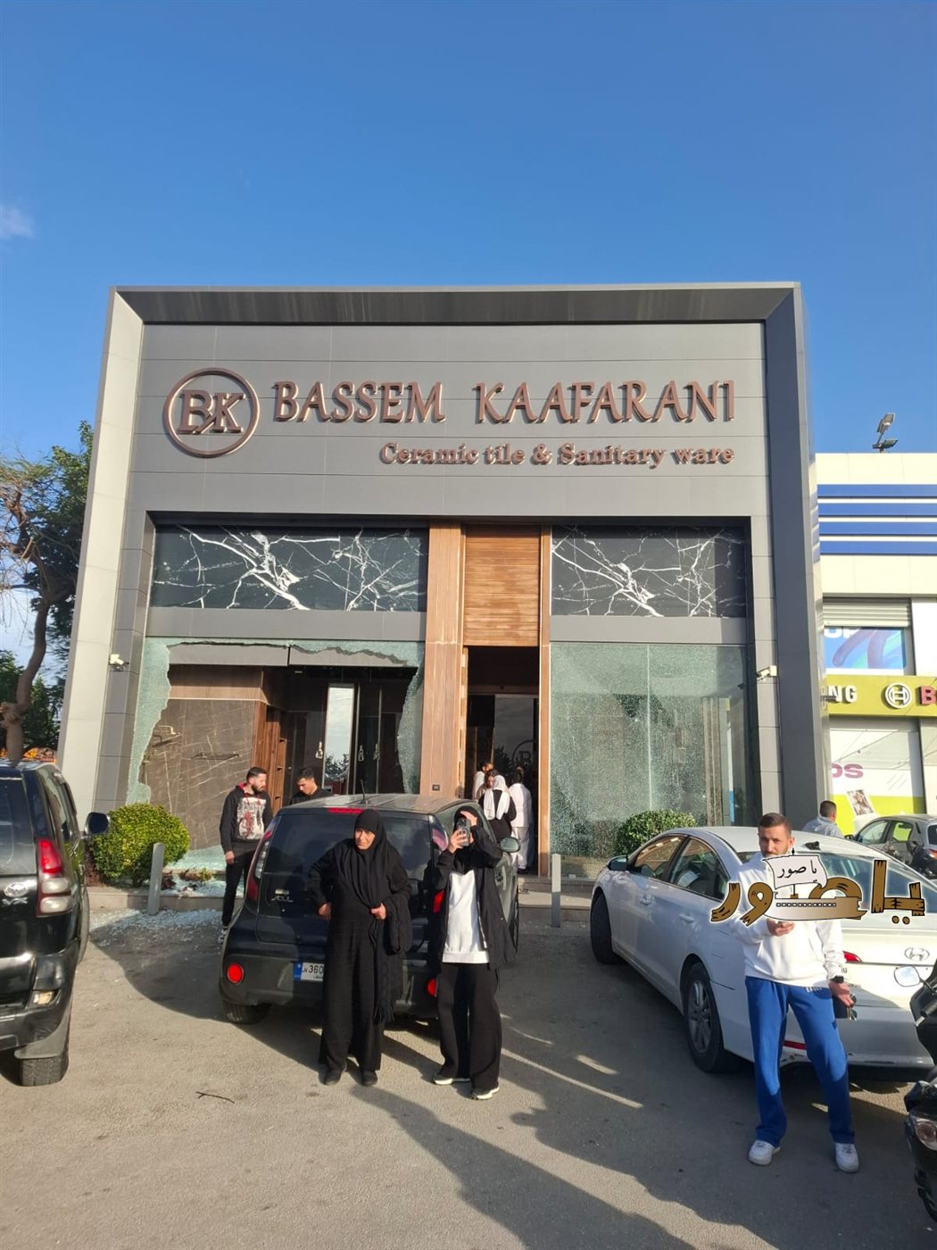 عاجل: مشاهد للاضرار من مكان الاستهداف في مدينة صور - طريق الثكنة