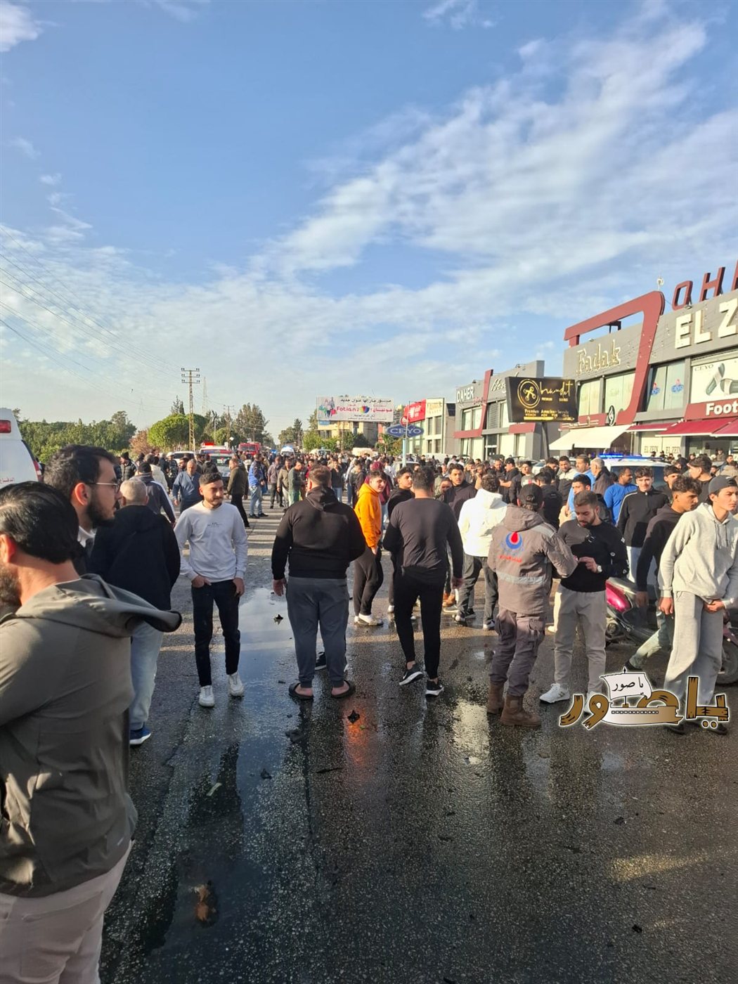 عاجل: مشاهد للاضرار من مكان الاستهداف في مدينة صور - طريق الثكنة