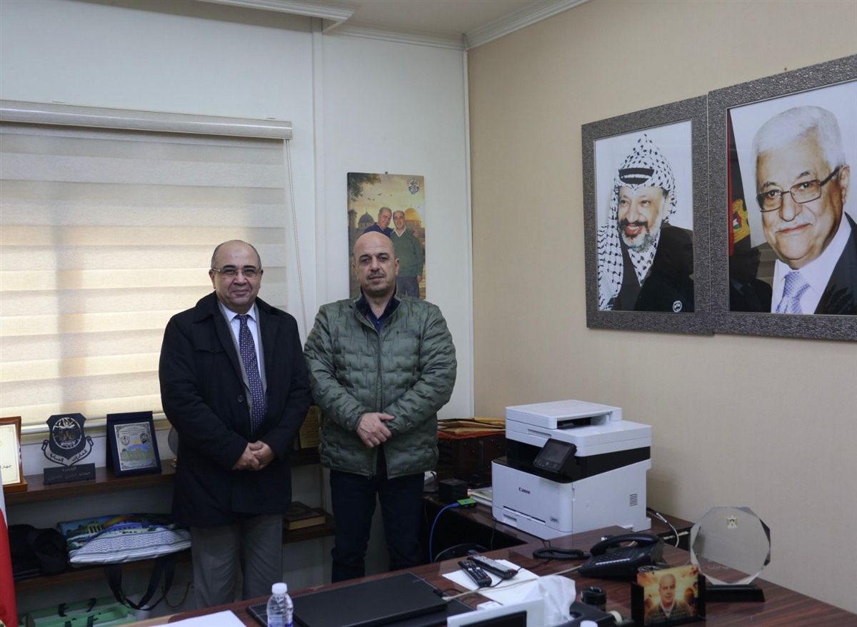 اللواء خليل يزور القنصل العمري مهنئا