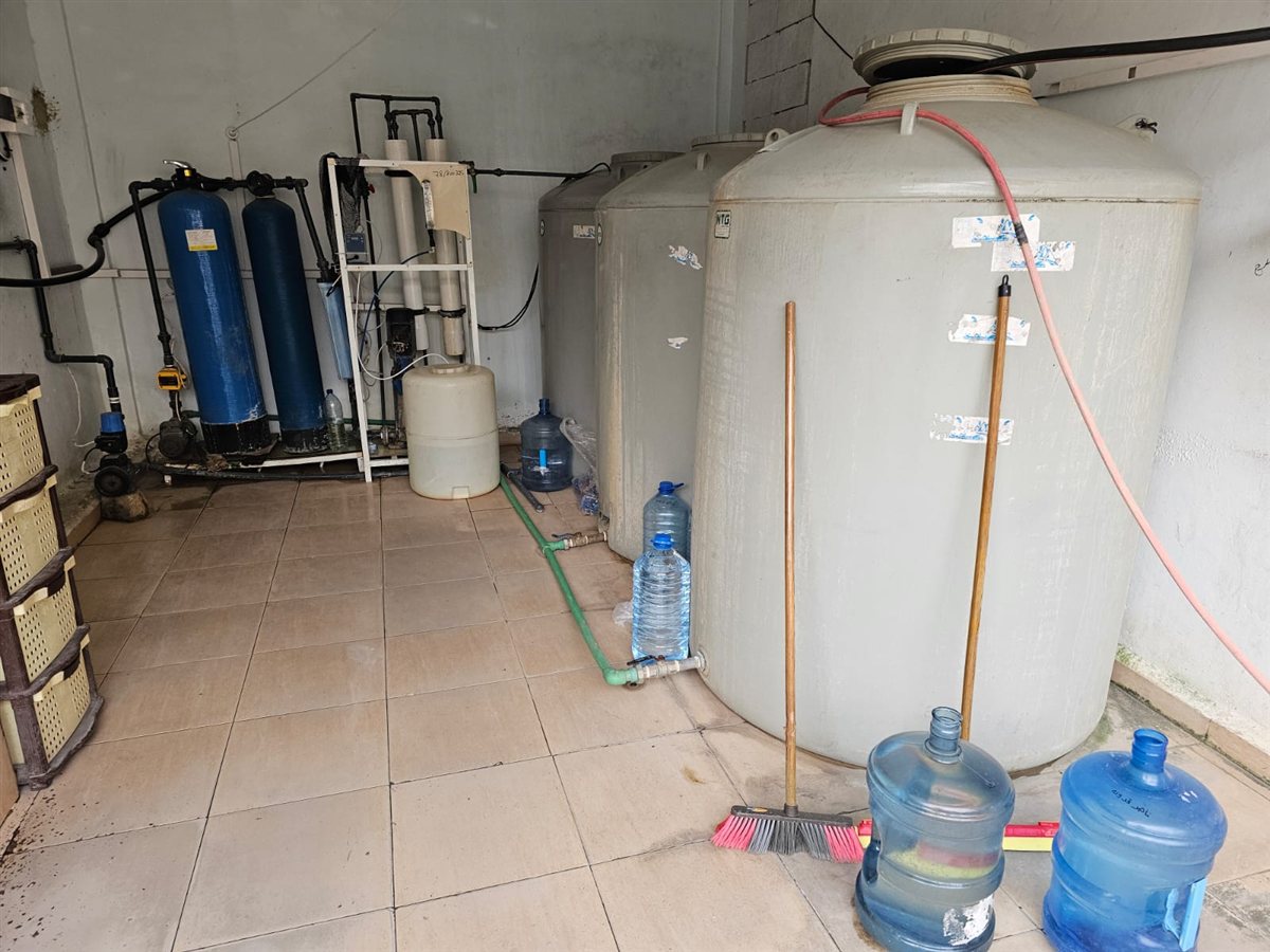 مياه غير مطابقة في صور وإقفال مركزين لتكريرها!!