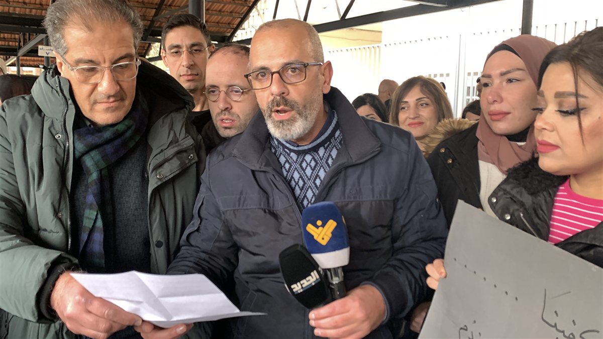 اعتصام حاشد لموظفي الإدارات العامة في النبطية للمطالبة بتصحيح الرواتب وحفظ الكرامة الوظيفية