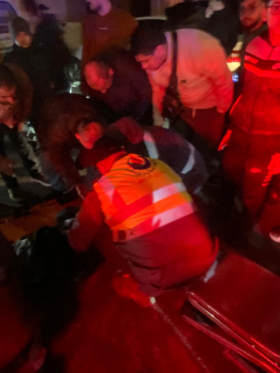 بالفيديو: حادث صدم مزدوج لفتاة قرب صور ... دراجة نارية ثم سيارة !