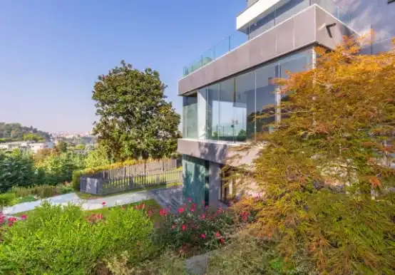 قصر جديد لرونالدو.. مسابح داخلية وخارجية ومرآب لـ 20 سيارة! (صور)