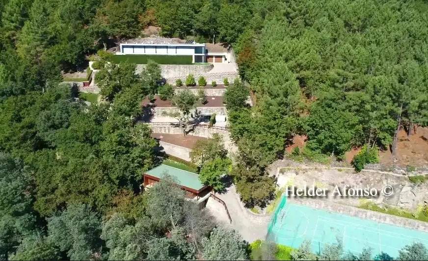 قصر جديد لرونالدو.. مسابح داخلية وخارجية ومرآب لـ 20 سيارة! (صور)