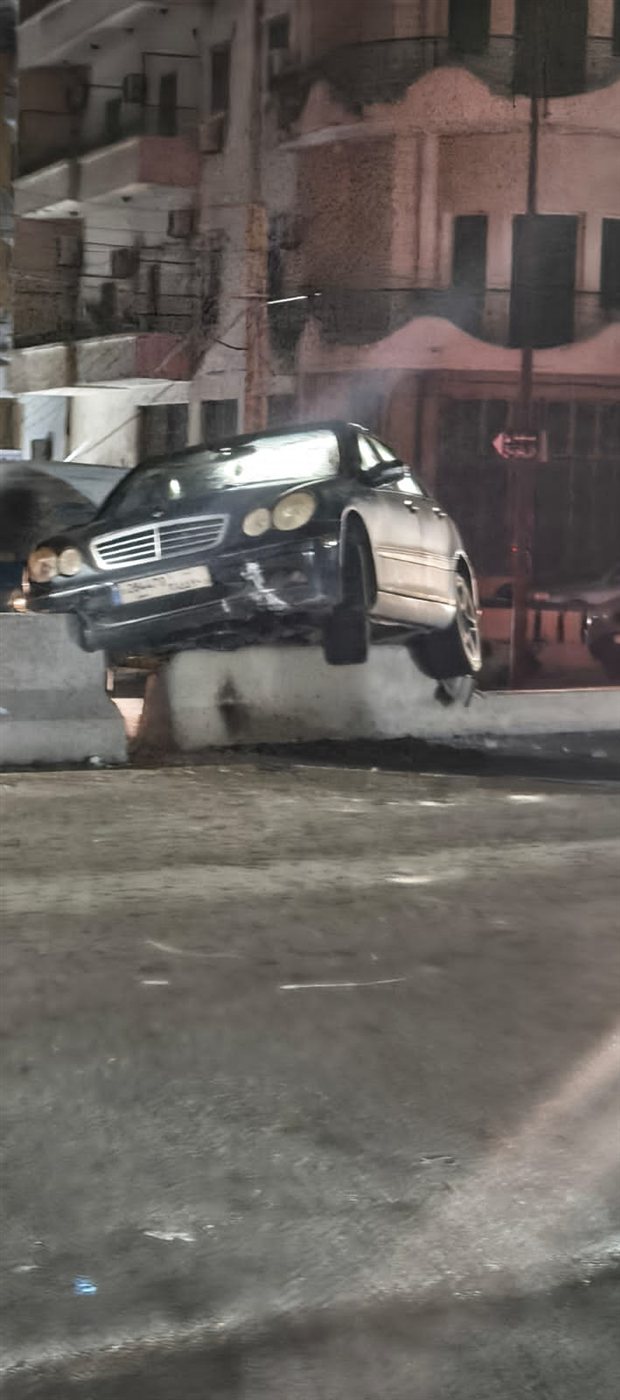 جنوبا: سيارة تجتاح الطريق وأضرار مادية