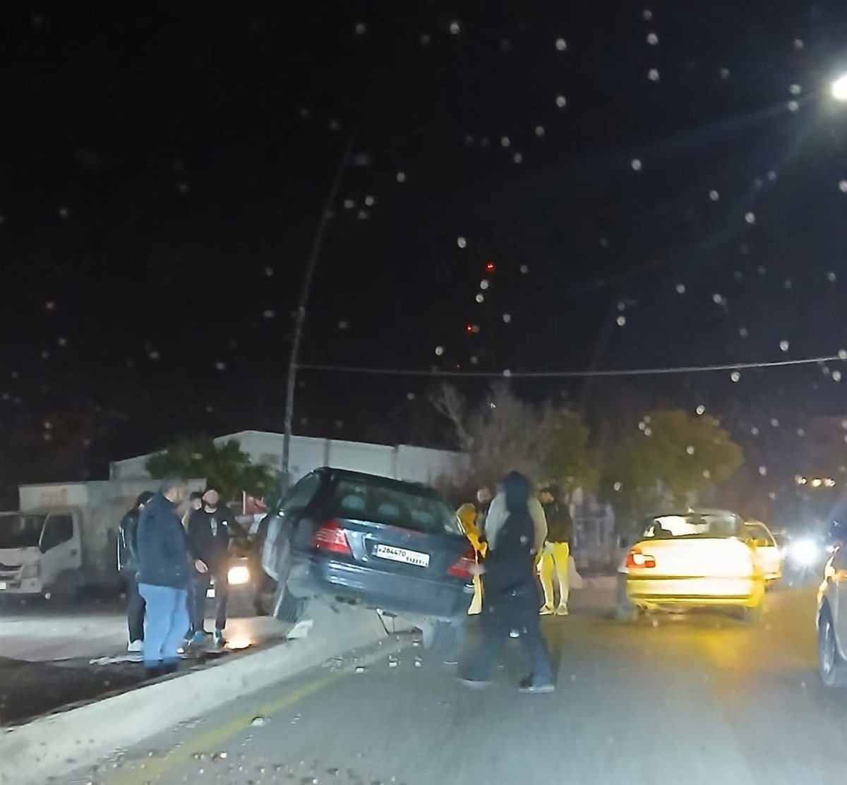 جنوبا: سيارة تجتاح الطريق وأضرار مادية