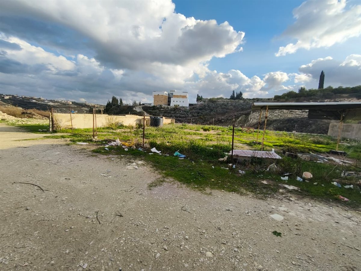 فرصة هامة: عقار 820 متر مع رخصة عمار بمساحة 282 متر للبيع في الصرفند