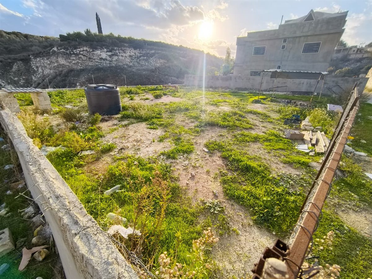 فرصة هامة: عقار 820 متر مع رخصة عمار بمساحة 282 متر للبيع في الصرفند