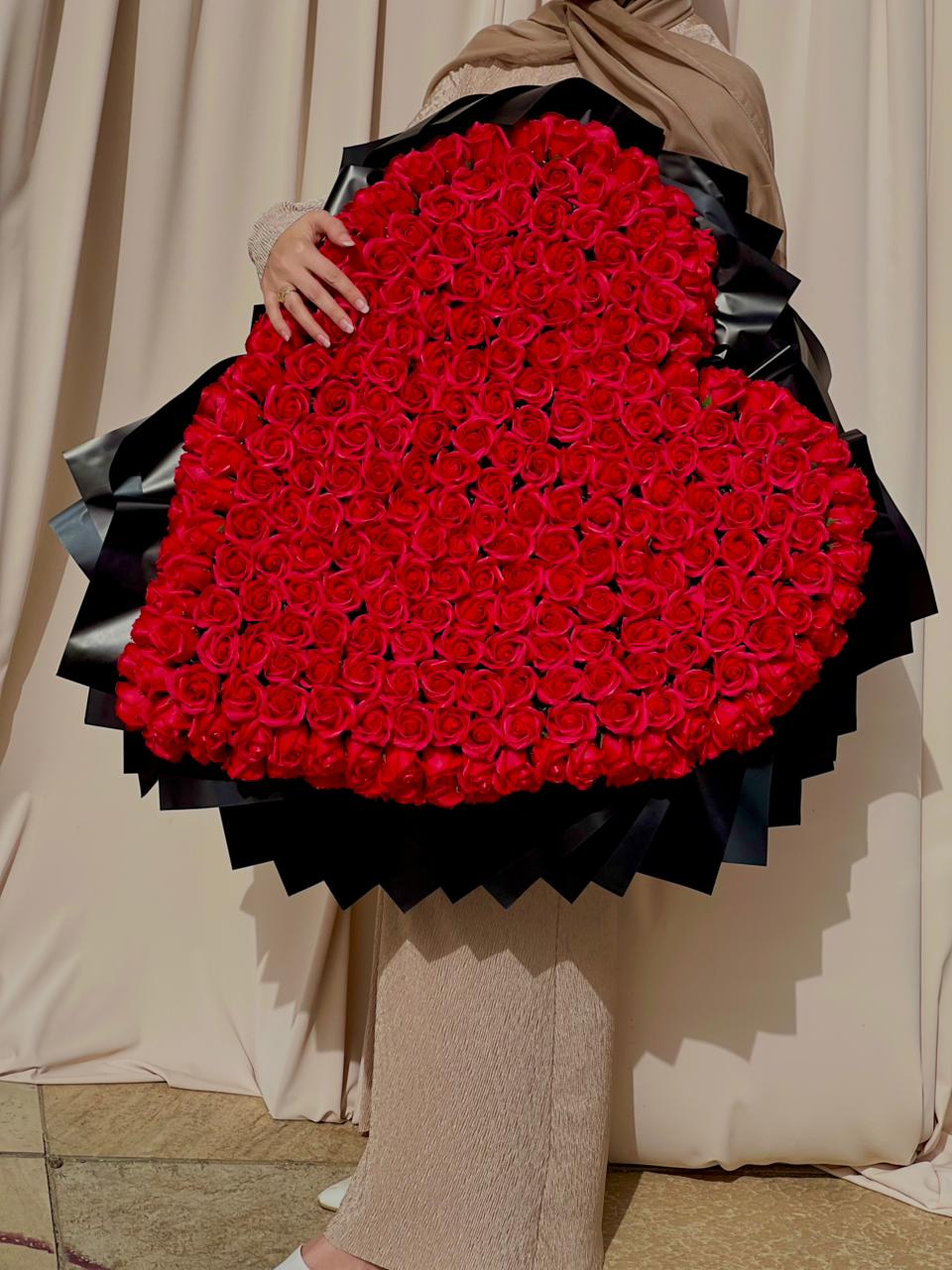 شو في اجمل من انو تهدي ورد على عيد الحب.. اجمل تشكيلة ورد طبيعي واصطناعي بوكيه وبوكسات من عند Mosaic event!