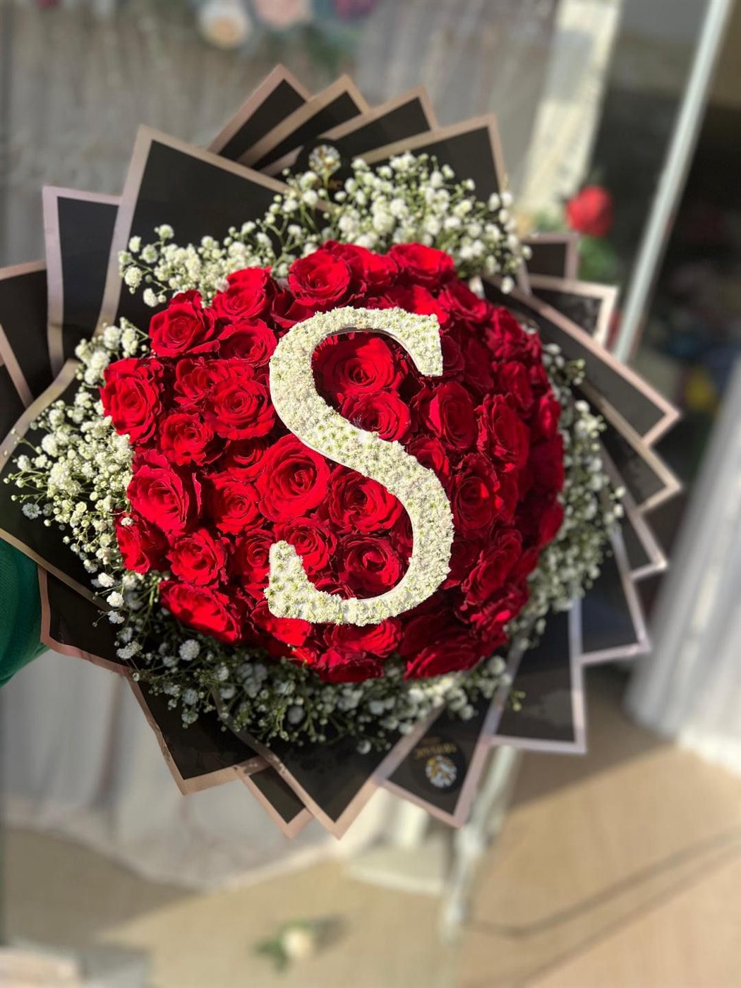 شو في اجمل من انو تهدي ورد على عيد الحب.. اجمل تشكيلة ورد طبيعي واصطناعي بوكيه وبوكسات من عند Mosaic event!