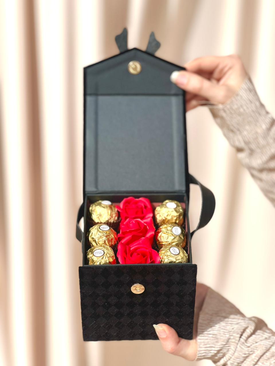 شو في اجمل من انو تهدي ورد على عيد الحب.. اجمل تشكيلة ورد طبيعي واصطناعي بوكيه وبوكسات من عند Mosaic event!