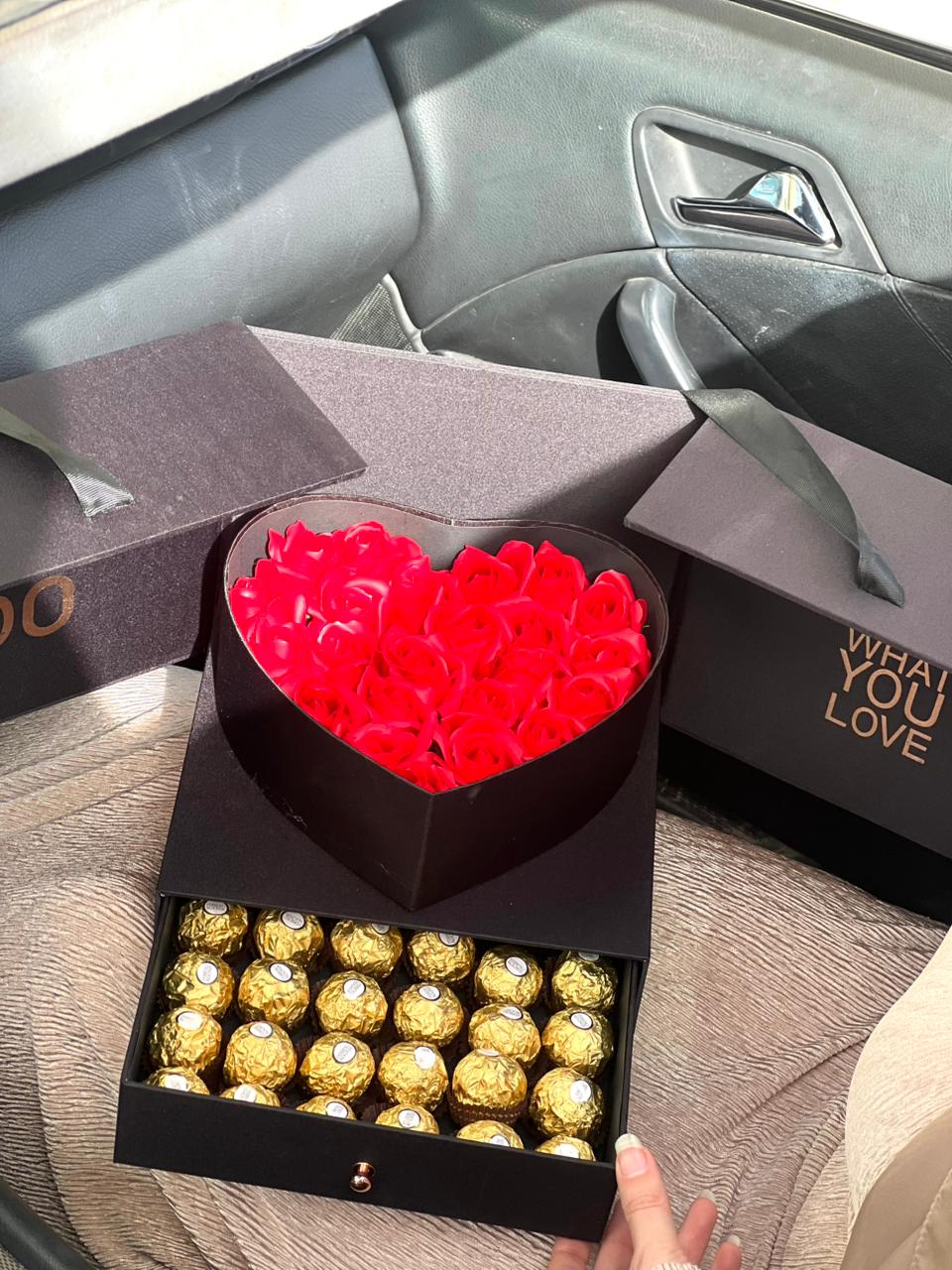 شو في اجمل من انو تهدي ورد على عيد الحب.. اجمل تشكيلة ورد طبيعي واصطناعي بوكيه وبوكسات من عند Mosaic event!