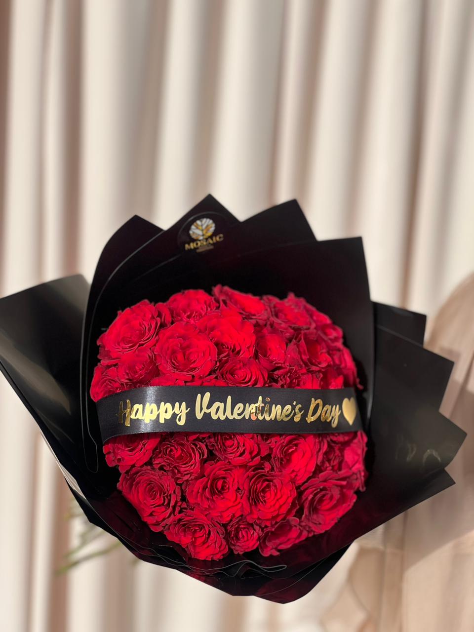 شو في اجمل من انو تهدي ورد على عيد الحب.. اجمل تشكيلة ورد طبيعي واصطناعي بوكيه وبوكسات من عند Mosaic event!