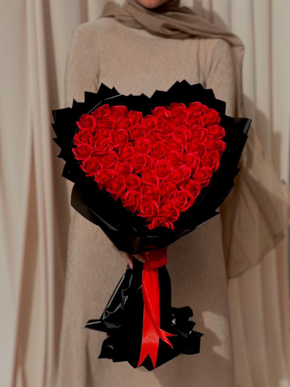 شو في اجمل من انو تهدي ورد على عيد الحب.. اجمل تشكيلة ورد طبيعي واصطناعي بوكيه وبوكسات من عند Mosaic event!