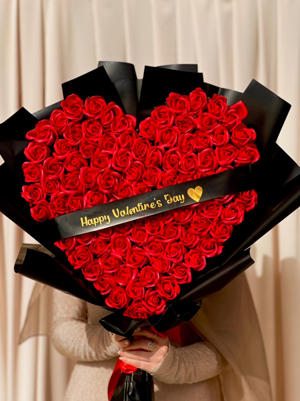 شو في اجمل من انو تهدي ورد على عيد الحب.. اجمل تشكيلة ورد طبيعي واصطناعي بوكيه وبوكسات من عند Mosaic event!