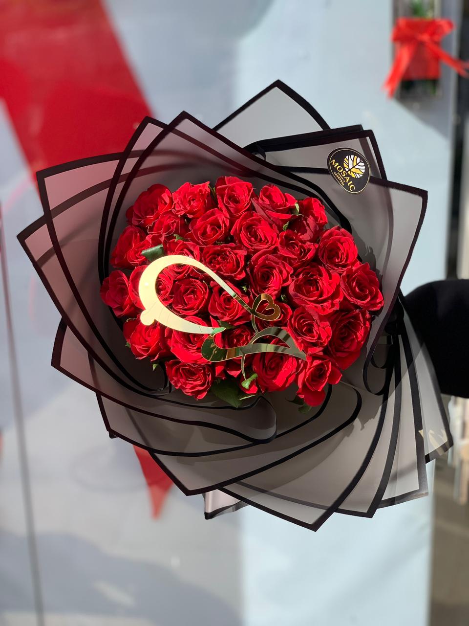 شو في اجمل من انو تهدي ورد على عيد الحب.. اجمل تشكيلة ورد طبيعي واصطناعي بوكيه وبوكسات من عند Mosaic event!