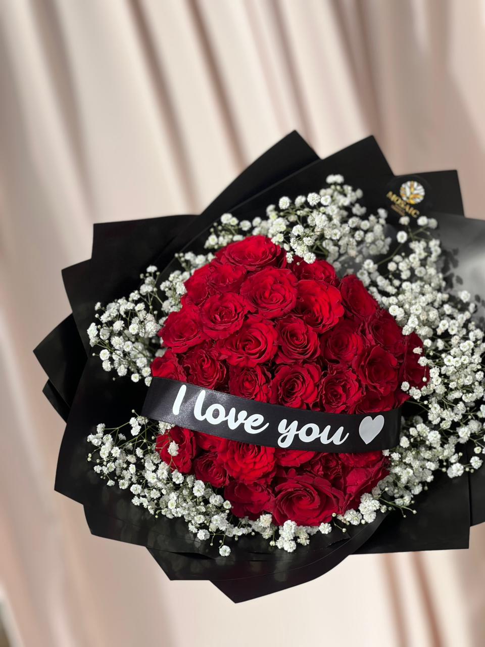 شو في اجمل من انو تهدي ورد على عيد الحب.. اجمل تشكيلة ورد طبيعي واصطناعي بوكيه وبوكسات من عند Mosaic event!