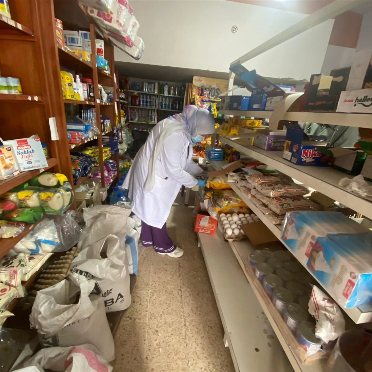 بالصور: لجنة الصحة في بلدية طيردبا تنفذ جولة رقابة على 12 مؤسسة غذائية