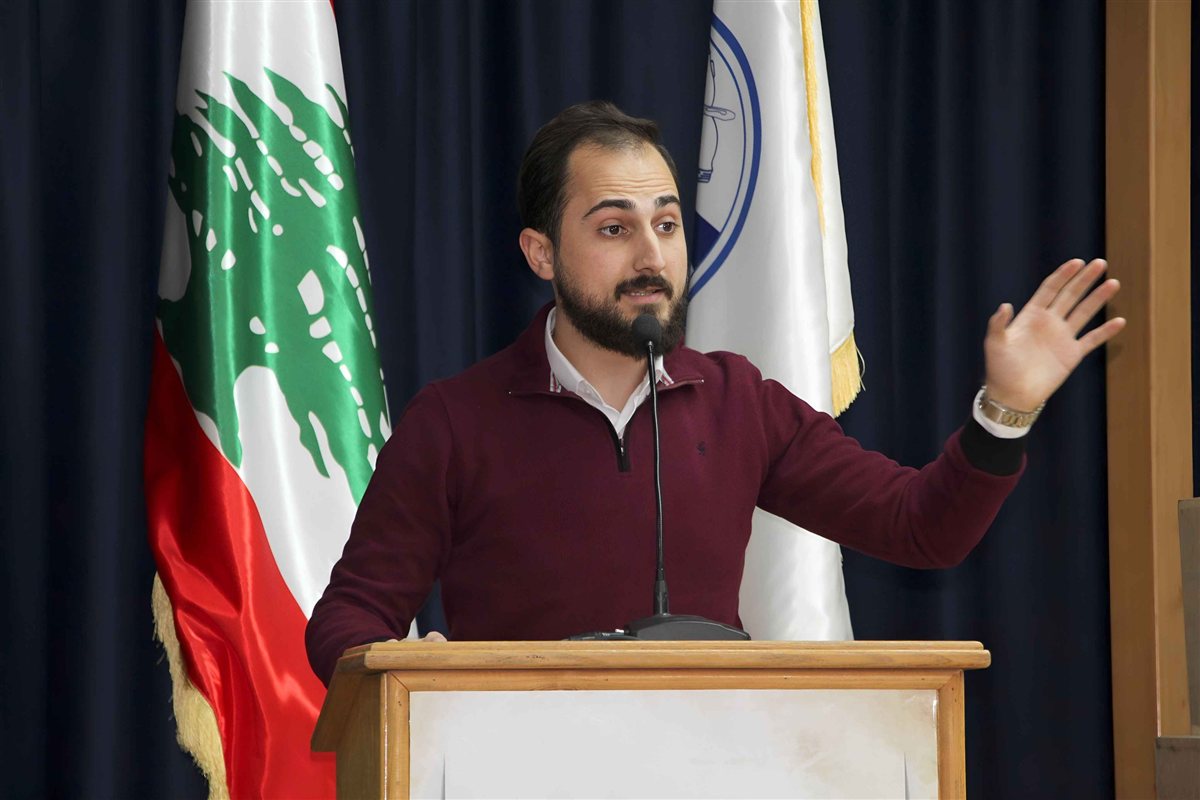 ثانوية السفير تحتفل بتكريم اللساني الألمعي نادر سراج